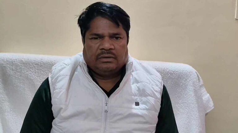 शिवपुरी–पोहरी हाईवे की बदहाली पर भड़के विधायक, अधिकारी को लगाई फटकार
