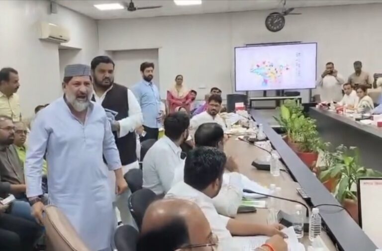 भोपाल मास्टर प्लान पर दिशा समिति की बैठक में हंगामा, कांग्रेस विधायकों ने किया वॉकआउट,  सांसद के सामने भिड़े जनप्रतिनिधि