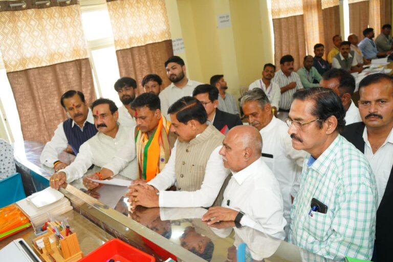 दतिया उपचुनाव: सीएम मोहन यादव का कांग्रेस पर तीखा हमला, बोले- ‘कांग्रेस को जमीन का होश नहीं, पूरा आसमान खरीदने की बात करती है’