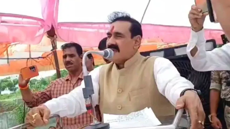 दतिया विवाद पर गरजे नरोत्तम मिश्रा, पुलिस कार्रवाई पर उठाए सवाल; एसपी को मंच से दी चेतावनी