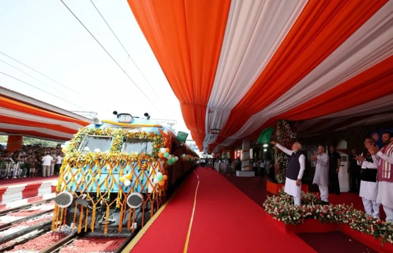 भारत की पहली हाइड्रोजन ट्रेन रवाना, बिना डीजल-बिजली चलेगी ‘NaMo GreenRail’