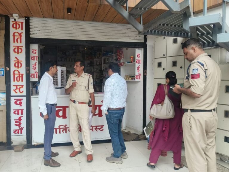 इंदौर में बिना पर्चे बिक रही थी गर्भपात की दवा, महिला पुलिसकर्मी बनी ग्राहक; मेडिकल स्टोर सील