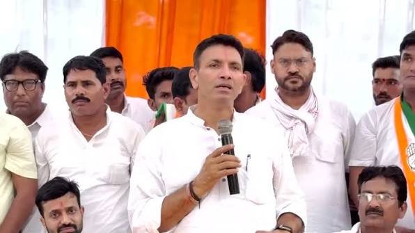 “सुन लो कलेक्टर-एसपी, जनता से बड़े मत बनो…” दतिया में जीतू पटवारी का प्रशासन पर तीखा हमला