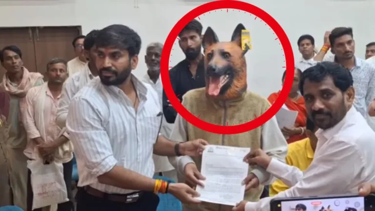 खंडवा जनसुनवाई में अनोखा प्रदर्शन: ‘डॉग’ बनकर पहुंचा फरियादी, बोला- नसबंदी के बाद भी हो गए 6 बच्चे!