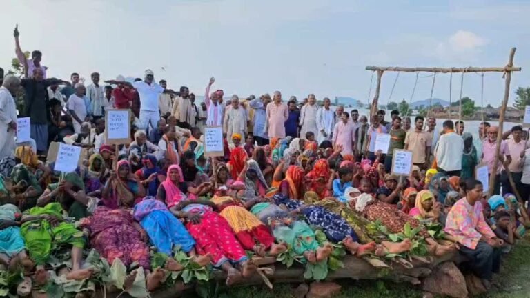 मुआवजे के लिए फिर सड़क पर उतरे मझगवां बांध विस्थापित, सैकड़ों आदिवासी धरने पर; बोले- आश्वासन बहुत मिले, समाधान कब?