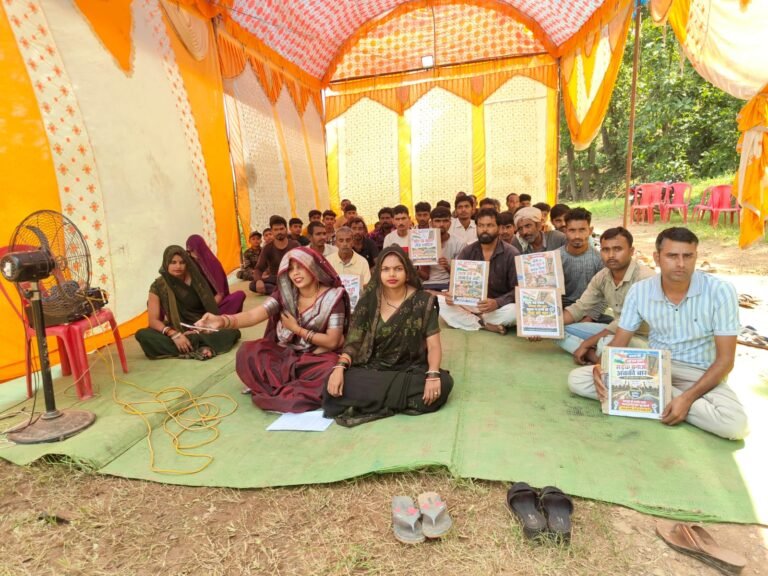 सीधी में सड़क को लेकर लीला साहू का मोर्चा, अनिश्चितकालीन धरने पर बैठीं; BJP विधायक पर भेदभाव का आरोप