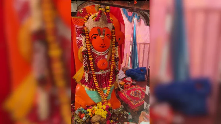 उज्जैन में 10 दिन से नहीं हिली खड़े हनुमान की प्रतिमा, भक्त बोले- ये चमत्कार! एक्सपर्ट ने बताया पूरा मामला