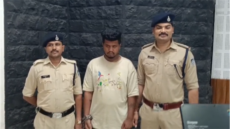 डिलीवरी बॉय ने पार्सल से चुराईं थी 11 गोल्ड चेन बरामद सराफा पुलिस ने किया गिरफ्तार