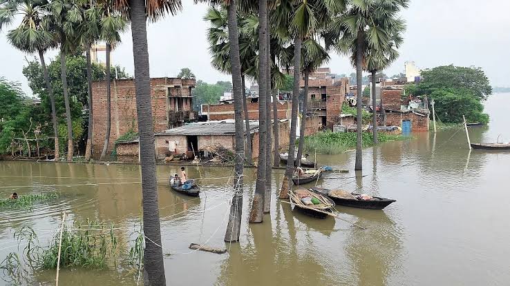 बिहार में बाढ़ से 35.89 लाख लोग प्रभावित, सैकड़ों स्कूल बंद; यूपी के 26 जिलों में भी बाढ़ का असर