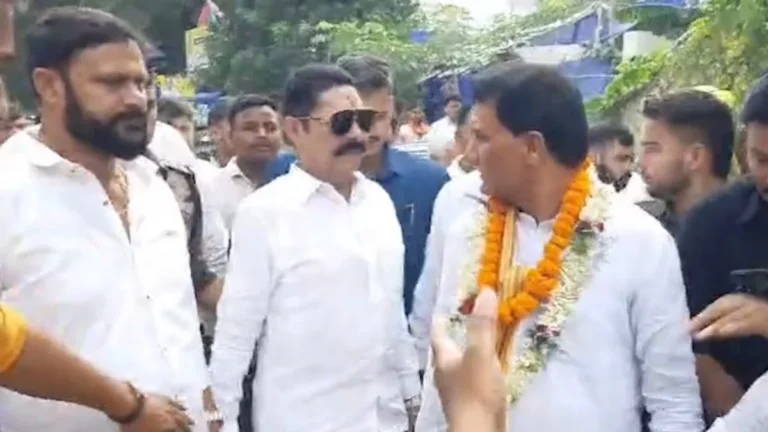 केंद्रीय राज्यमंत्री के घर के बाहर विधायक का धरना, 9 अक्टूबर से भूख हड़ताल का ऐलान