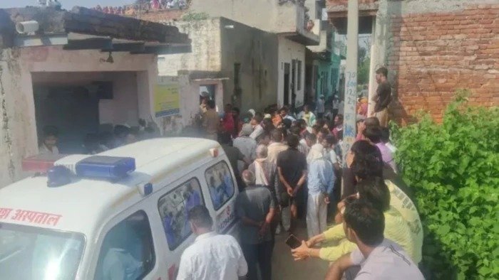 रात में नूडल्स खाकर सोया परिवार, सुबह बिस्तर पर मिले पांच शव; तीन मासूम बच्चों समेत दंपती की मौत
